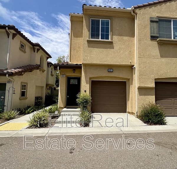 1433 Shearwater St #1 — Photo 2
