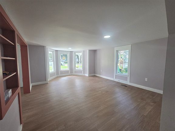 5th image of 134 Main St