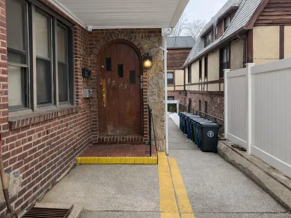 35-25 190th St #2, Flushing, NY 11358