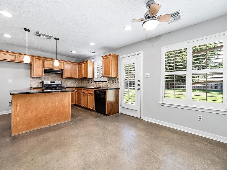 5922 James Pl — Photo 10