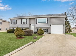 348 Frontage Rd, Park City, IL 60085