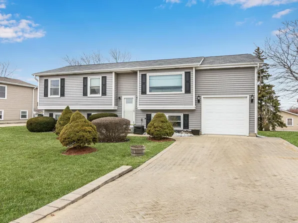 348 Frontage Rd, Park City, IL 60085