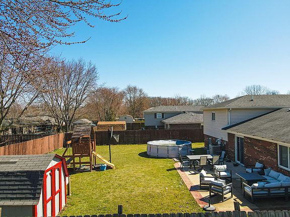 4th image of 751 Bay Brooke Ct