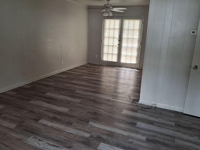 200 Greenbriar Townhomes #H — Photo 15