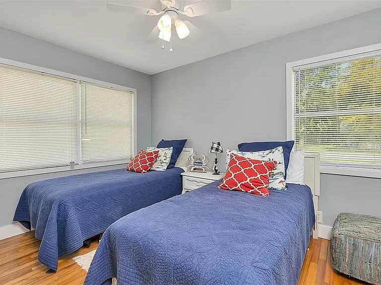 724 Lee St — Photo 16