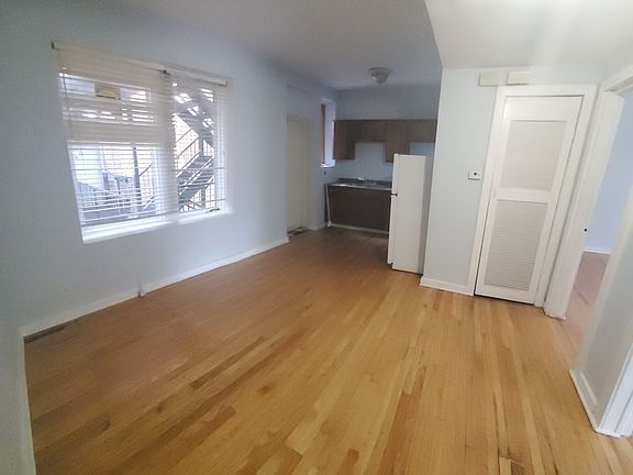 3rd image of 2909 W Cermak Rd APT 1W