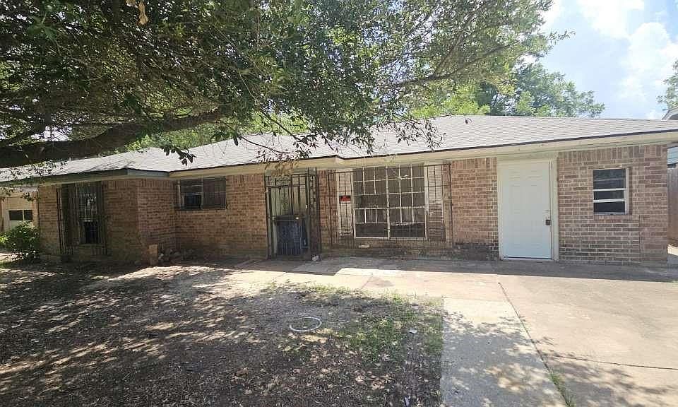 1st image of 4502 Charriton Dr
