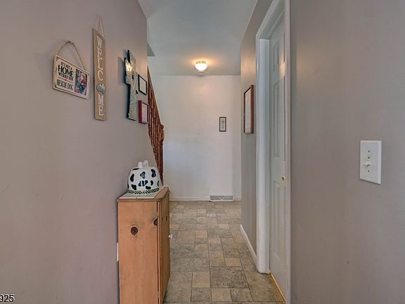 4th image of 6 Hudson Ave