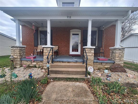 2nd image of 711 W 9th St