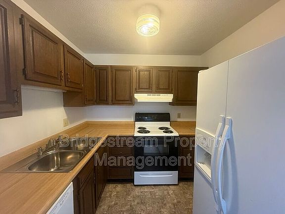 5th image of 68 Candlewood Ct