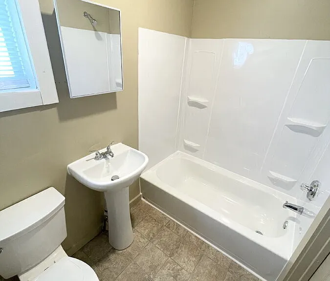 2919 N Denny St — Photo 5