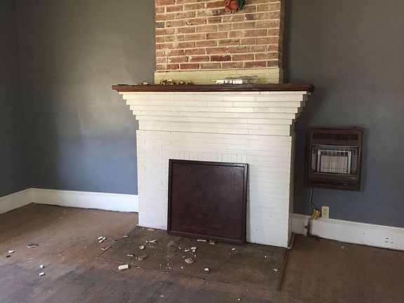 2nd image of 1002 E Cypress St
