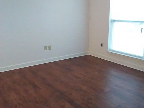 3rd image of 1001 Marion Manor Dr #2B-2Ba-827Sqft