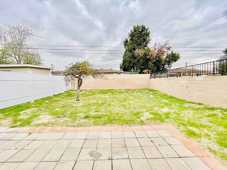 142 E Morgan St #B — Photo 10