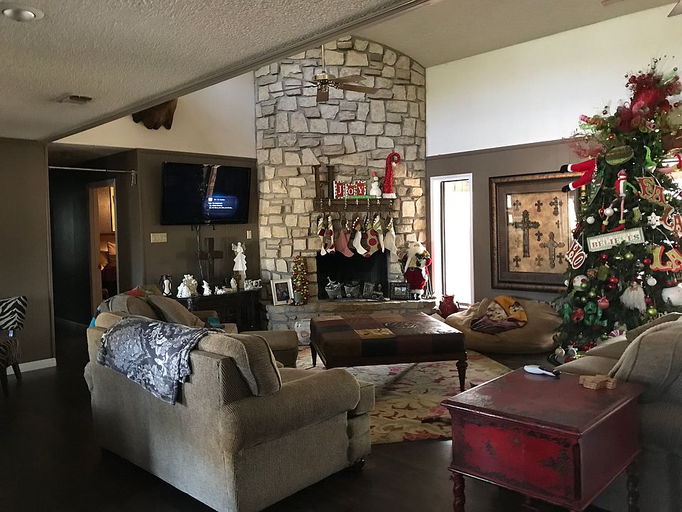 2nd image of 900 Foxhollow Rd