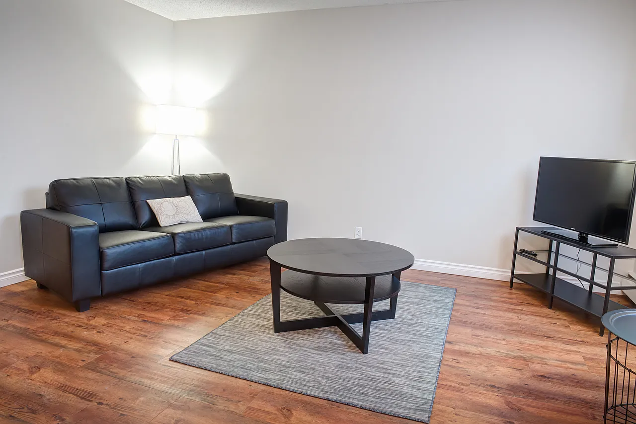 Lunar Apartments — Photo 2