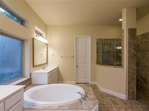 4th image of 517 Pine Island Cir