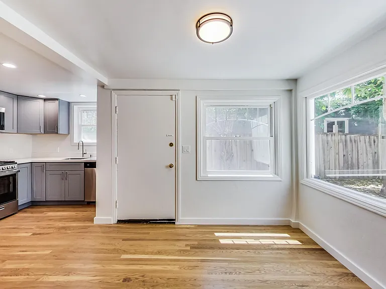816 Peninsula Ave #B — Photo 4