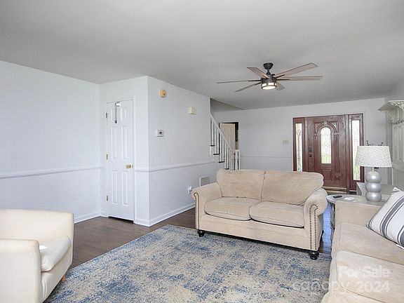 4th image of 161 Antler Dr