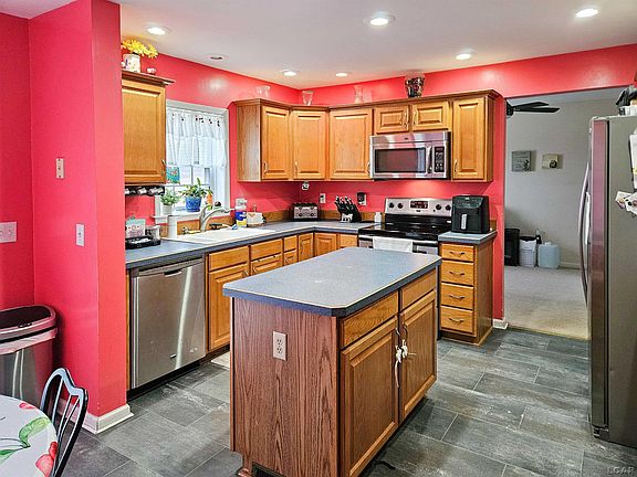 3rd image of 560 State St