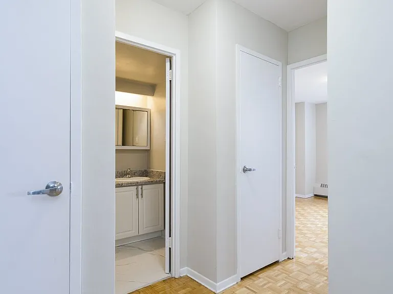 6161 Bathurst St — Photo 18