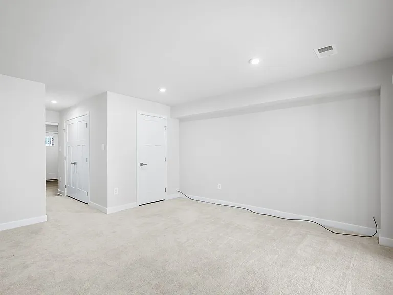 148 Fletcher Cir — Photo 17