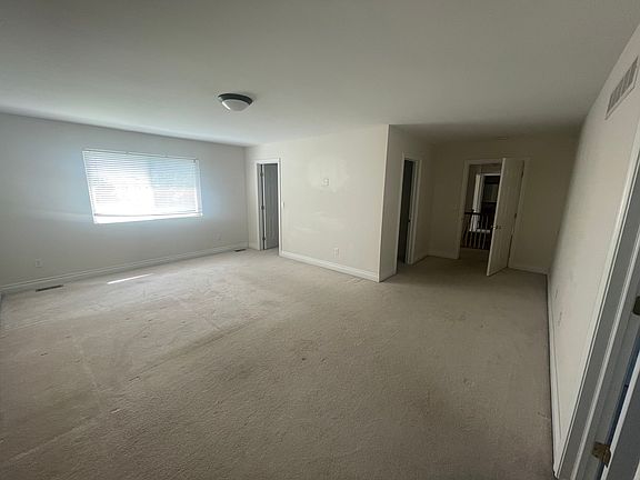 5th image of 2946 Continental Dr