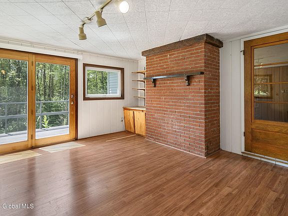 4th image of 13 Laflure Heights