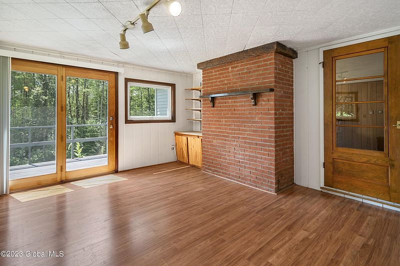 4th image of 13 Laflure Heights