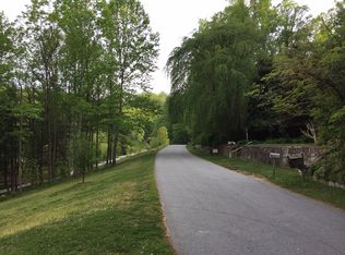 121 Lake Dr, Laurel Park, NC 28739