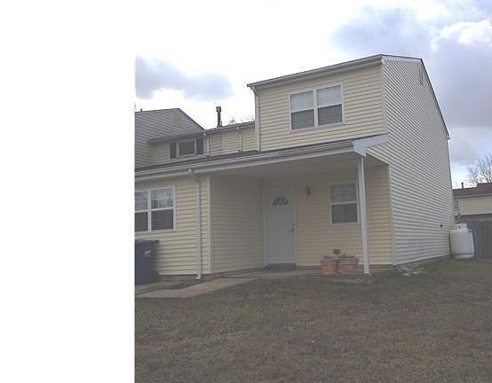 2nd image of 400 Dragon Ln