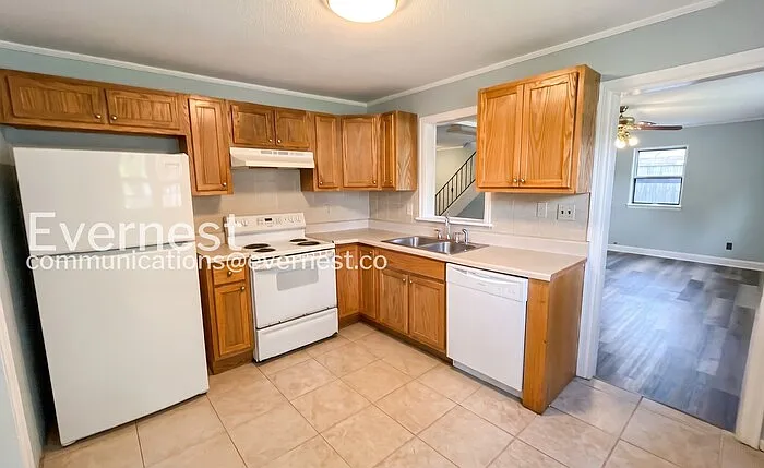 5008 Golfview Dr — Photo 3
