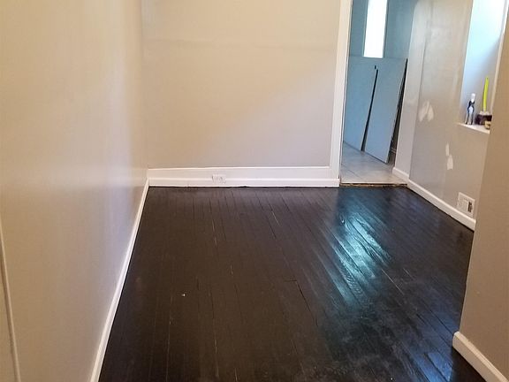 3rd image of 221 S Harrison St