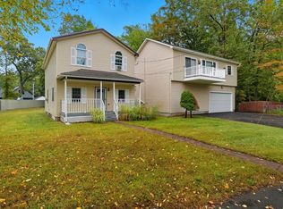 21 Grove St, Southwick, MA 01077