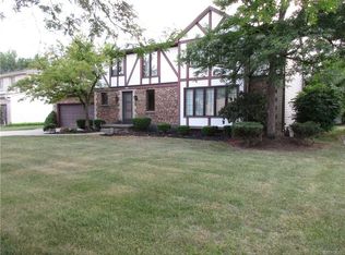 80 Heritage Rd W, Williamsville, NY 14221