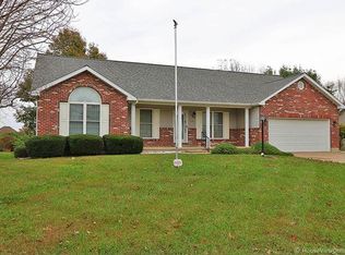 1402 Stonegate St, Farmington, MO 63640