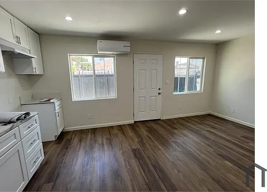 10944 1/2 Hickory St — Photo 6