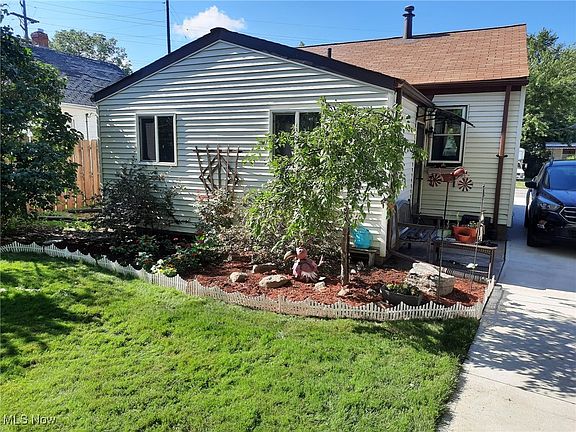 3rd image of 13629 Kirton Ave