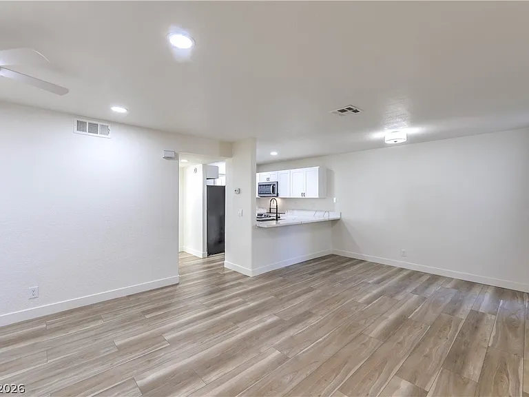 1800 Edmond St #122 — Photo 6