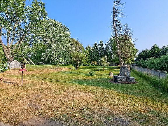 2nd image of 17740 N Shore Rd