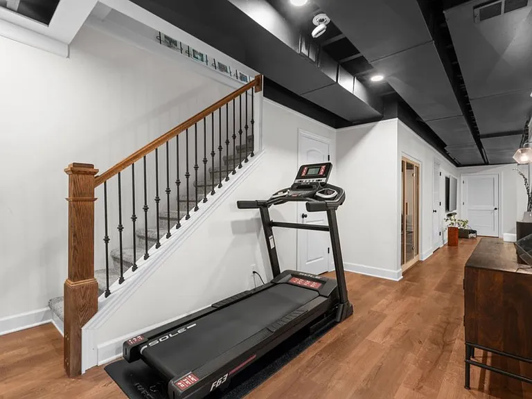 819 Irving Ave — Photo 22