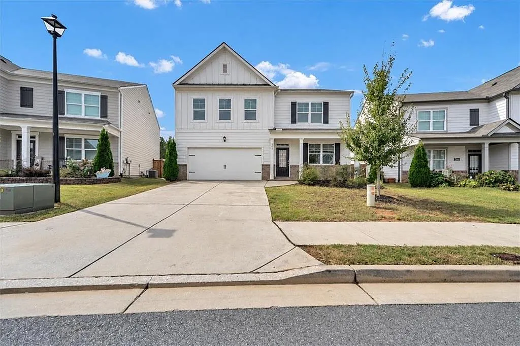 5 bed, 3.0 bath, 2856 sqft, $2,500 — Photo 4
