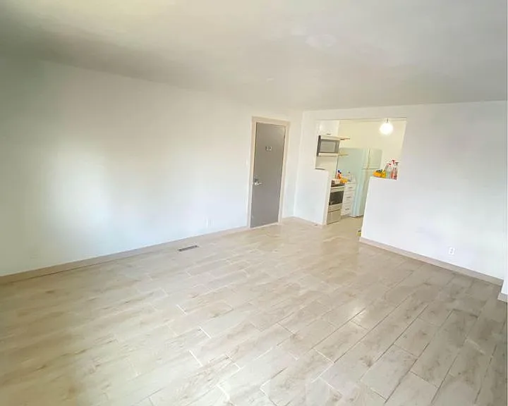 825 Bonfoy Ave #1 — Photo 4