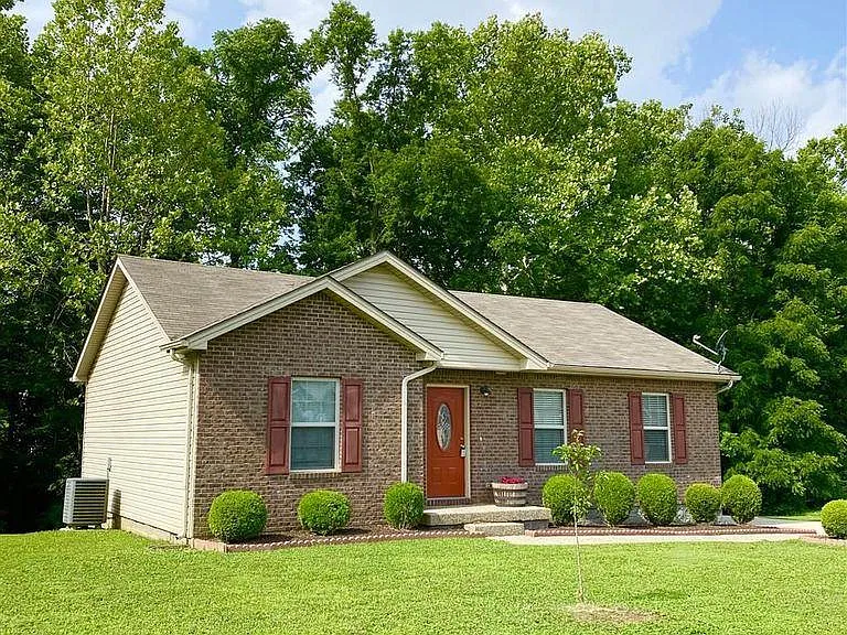 219 Southern Lake Dr — Photo 1