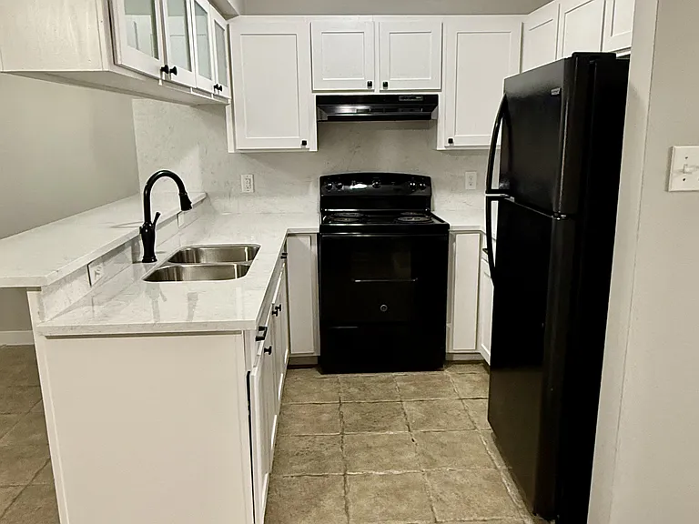 302 N Montevideo Ave #4 — Photo 3