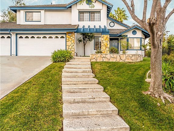 3rd image of 907 Las Rosas Dr
