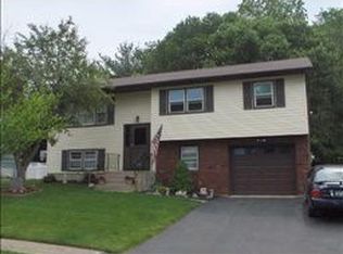 30 Spreen Dr, Pearl River, NY 10965