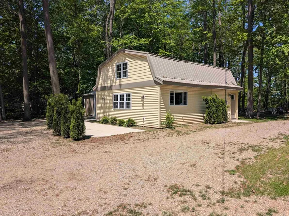 9140 Beech St, Lake, MI 48632