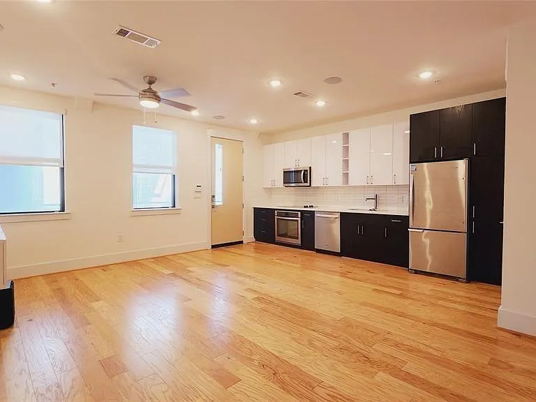 2401 Crawford St #B109 — Photo 4