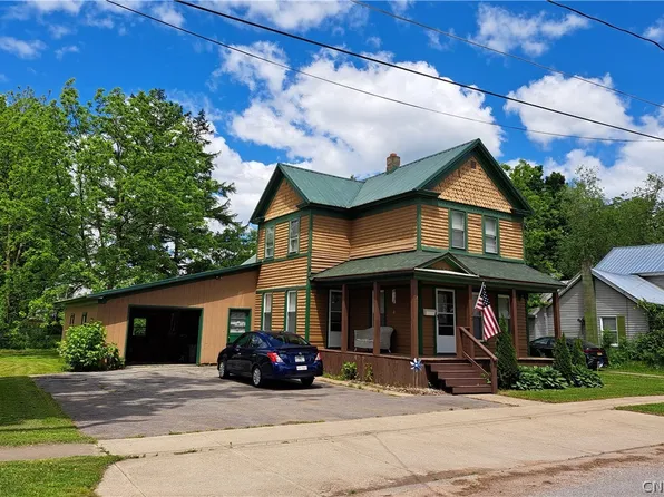 24 Elm St, Camden, NY 13316